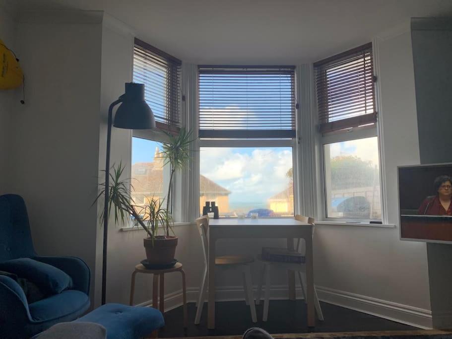 Sea Views With Large Deck One Bedroom Very Close To Beach And Town Ньюки Экстерьер фото